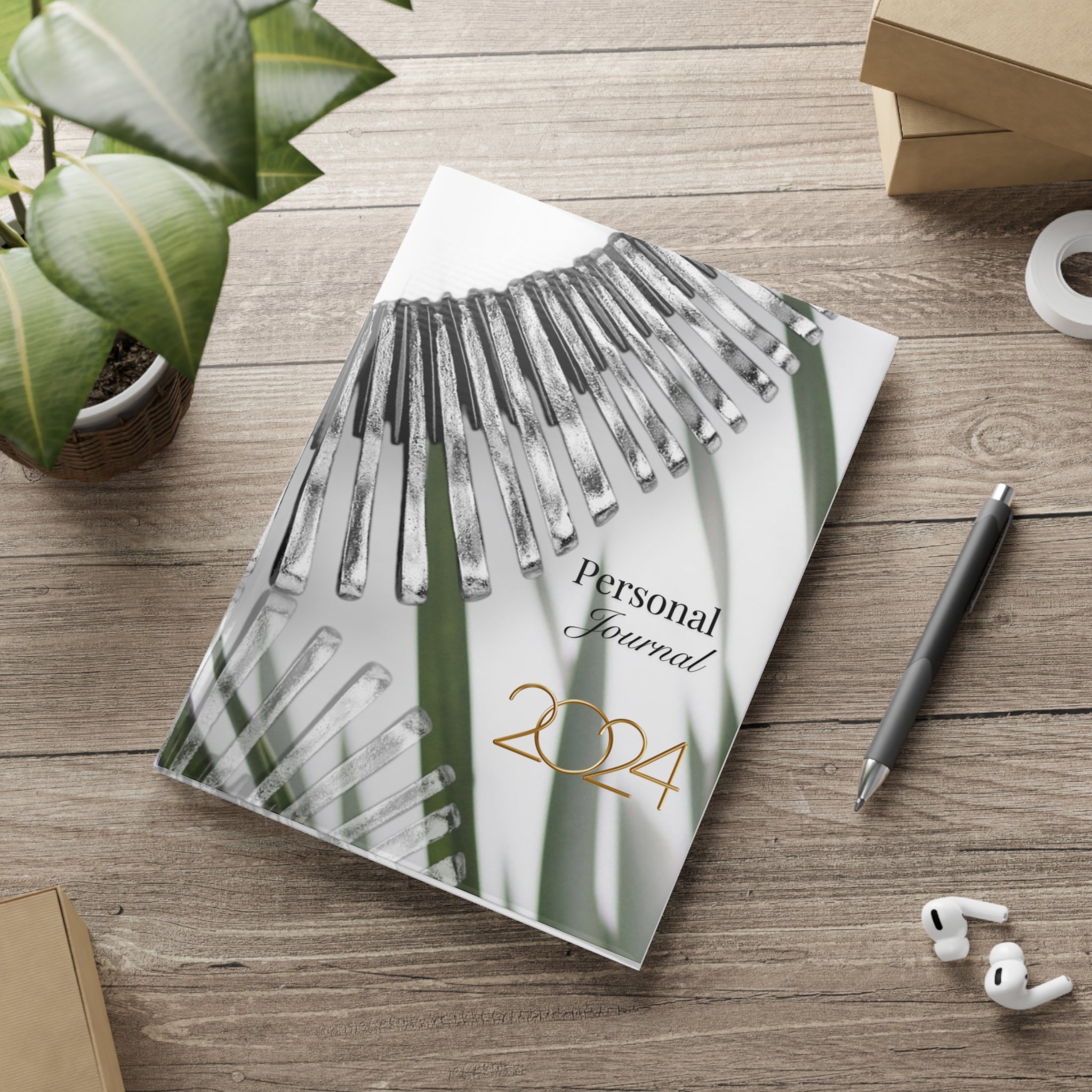 ARTISANAL NECKLACE HARDCOVER NOTEBOOK WITH  PUFFY COVERS. WHITE/SILVER