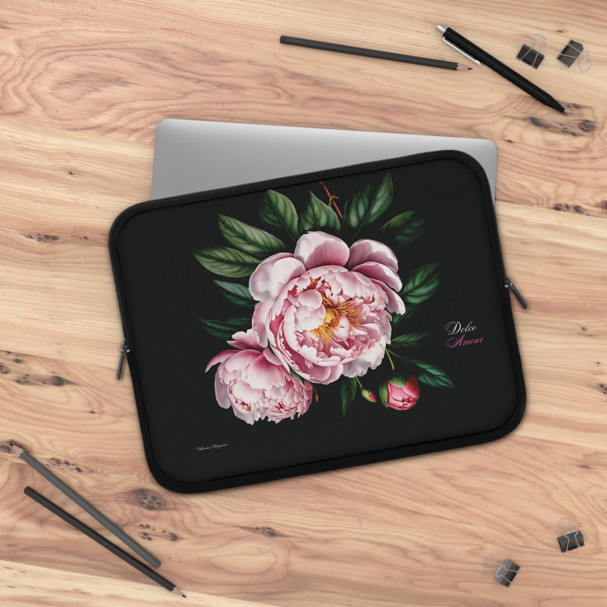 PEONY BLOOM DOLCE AMOUR ELEGANCE: LAPTOP COVER IN NOIR PINK