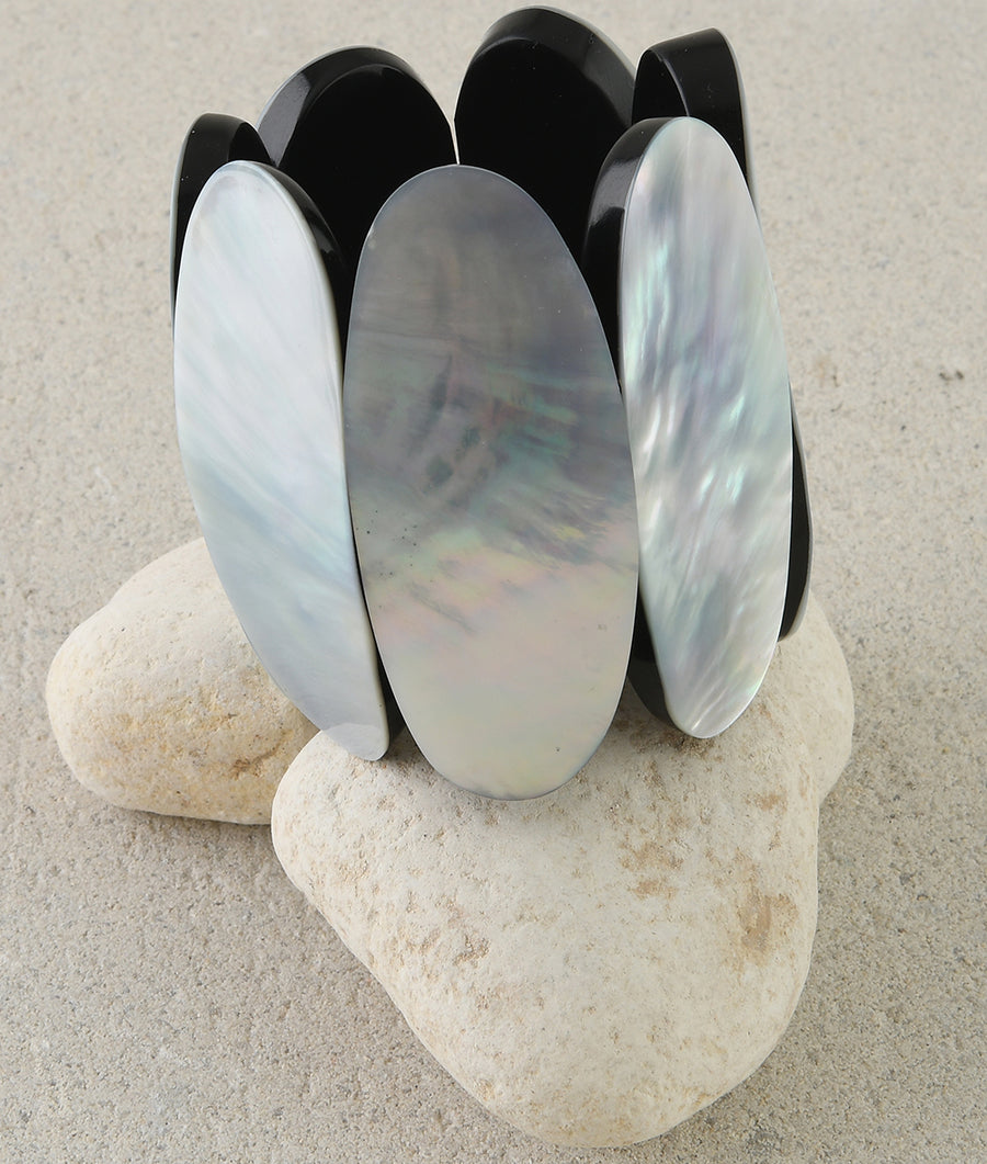 MOTHER-OF-PEARL STATEMENT STRETCH CUFF. SILVER