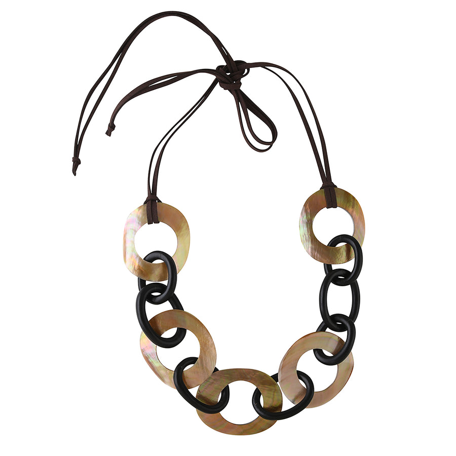 WOOD NECKLACE WITH SHELL STATIONS. DARK WOOD/BLUSH