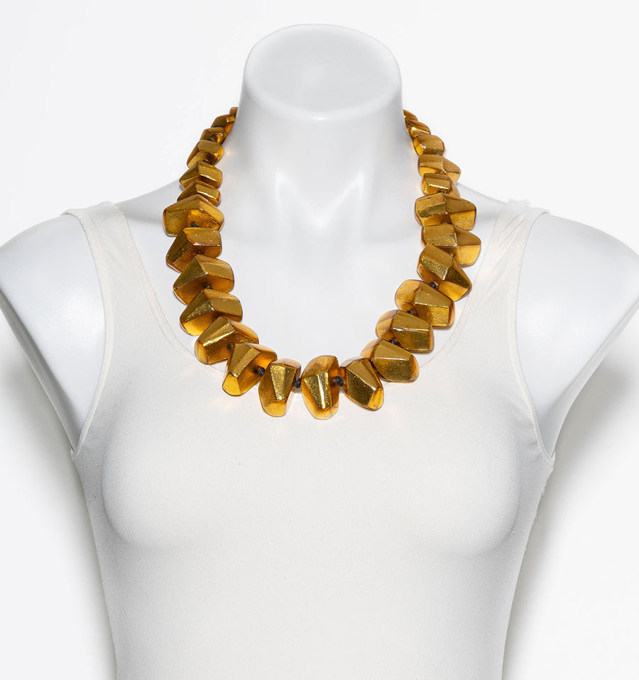 STATEMENT NUGGET NECKLACE. GOLD