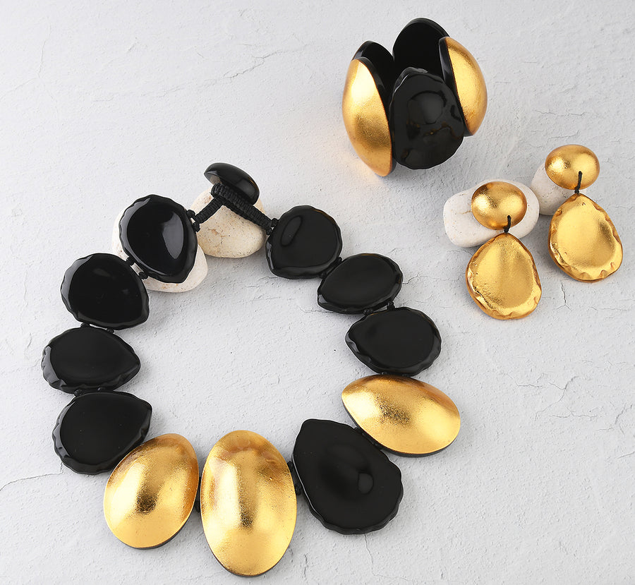 OVERSIZED FREEFORM EARRINGS. GOLD