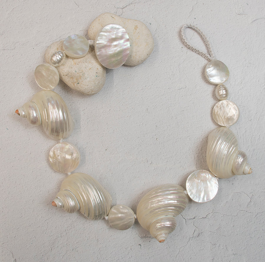OVERSIZED TURBO SHELLS AND MOTHER-OF-PEARL STATION NECKLACE. WHITE/WHITE