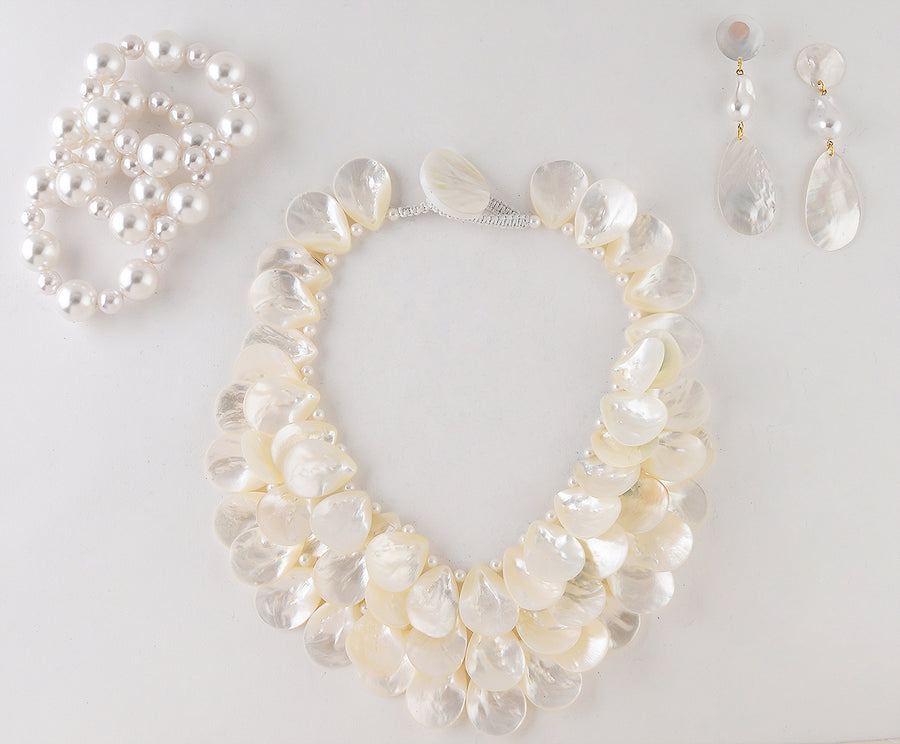 TRIPLE STRAND MOTHER-OF-PEARL PETAL AND PEARL NECKLACE. PEARL WHITE